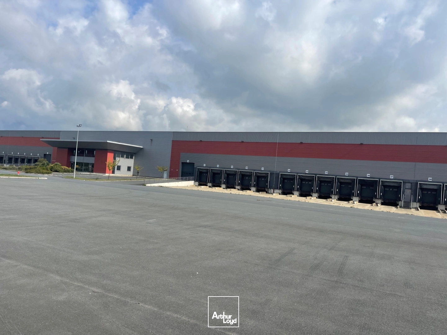 Surface logistique neuve à louer sur le port d'Oudalle