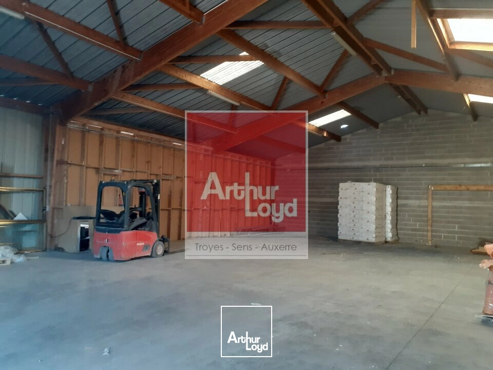 Locaux d'activité & Entrepôts - Location - LA CHAPELLE-SAINT-LUC - 10600 - 302-302 - 7025511