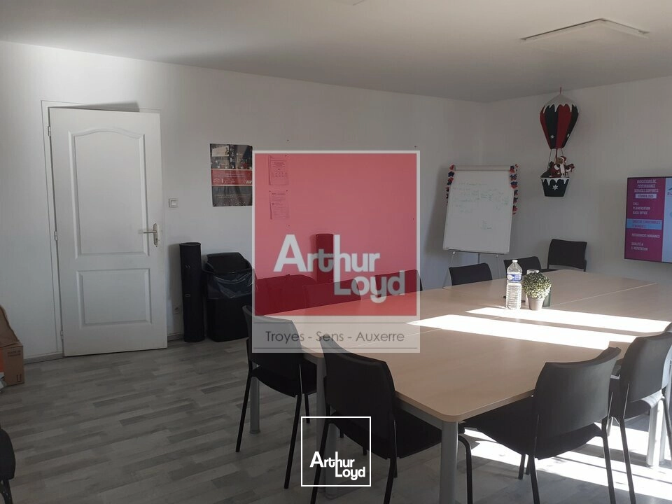 Locaux d'activité & Entrepôts - Location - LA CHAPELLE-SAINT-LUC - 10600 - 302-302 - 7025507