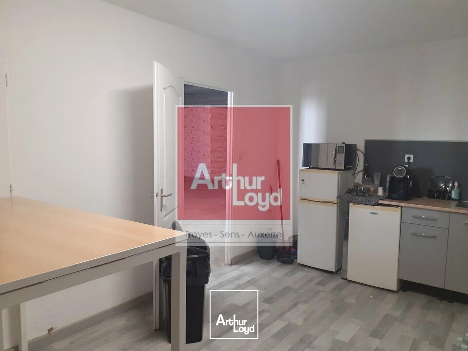 Locaux d'activité & Entrepôts - Location - LA CHAPELLE-SAINT-LUC - 10600 - 302-302 - 7025508