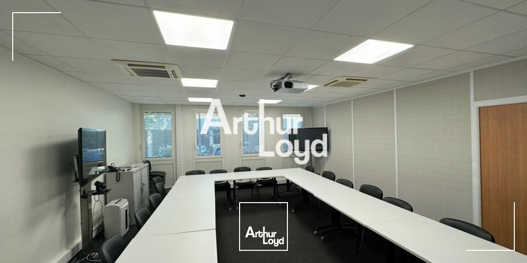 Bureaux cloisonnés et climatisés à louer 284 m² - Sophia Antipolis 