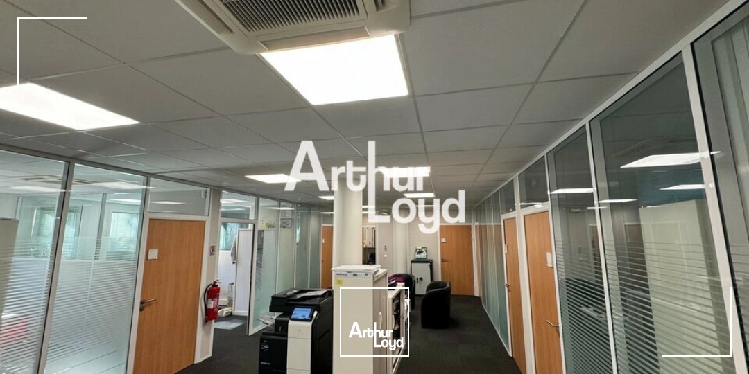 Bureaux cloisonnés et climatisés à louer 284 m² - Sophia Antipolis 