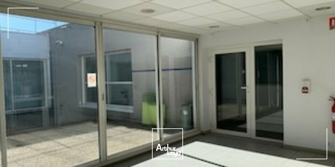 AVIGNON Bureaux disponibles à louer 845 m² DANS UN ENSEMBLE CLOTURE 