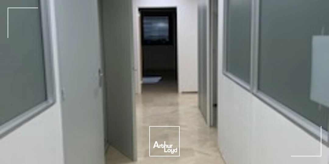 AVIGNON Bureaux disponibles à louer 845 m² DANS UN ENSEMBLE CLOTURE 