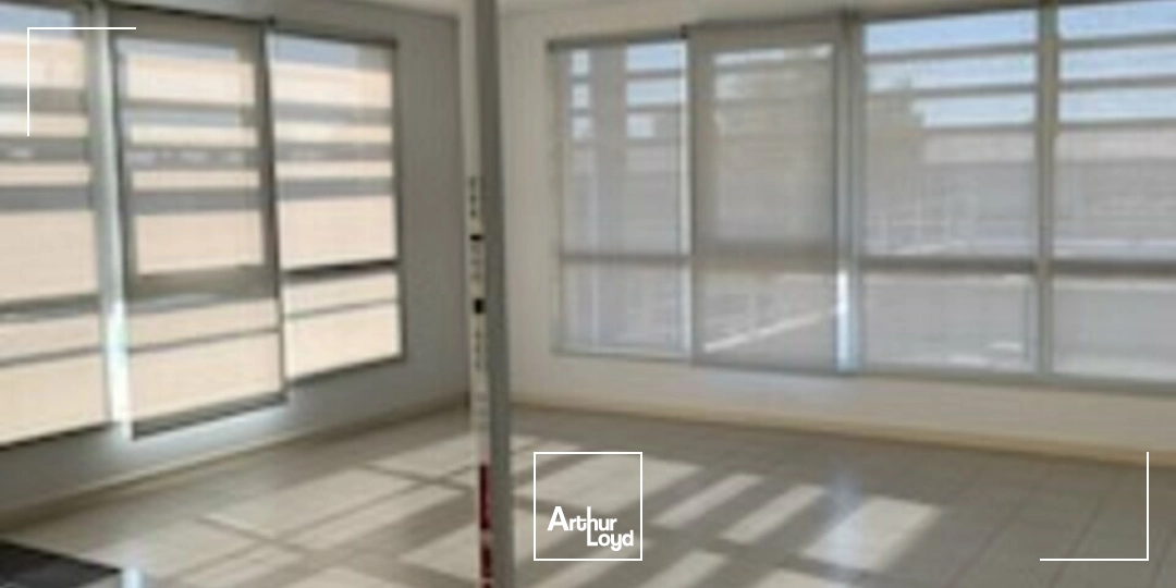 AVIGNON Bureaux disponibles à louer 845 m² DANS UN ENSEMBLE CLOTURE 