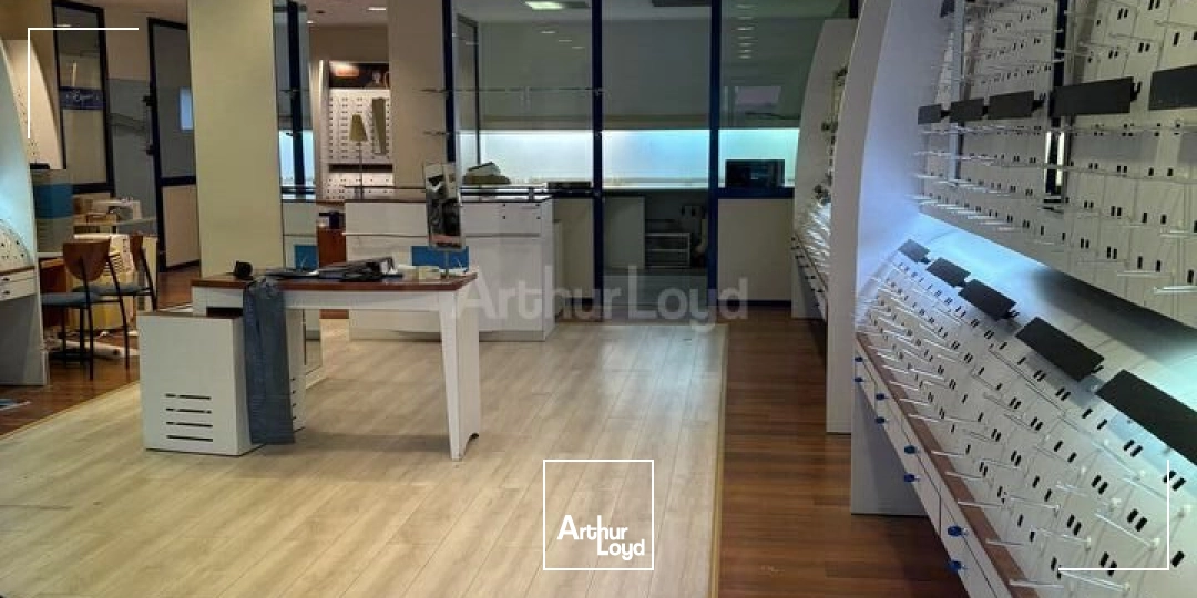 LOCAL COMMERCIAL à LOUER de 173 m²