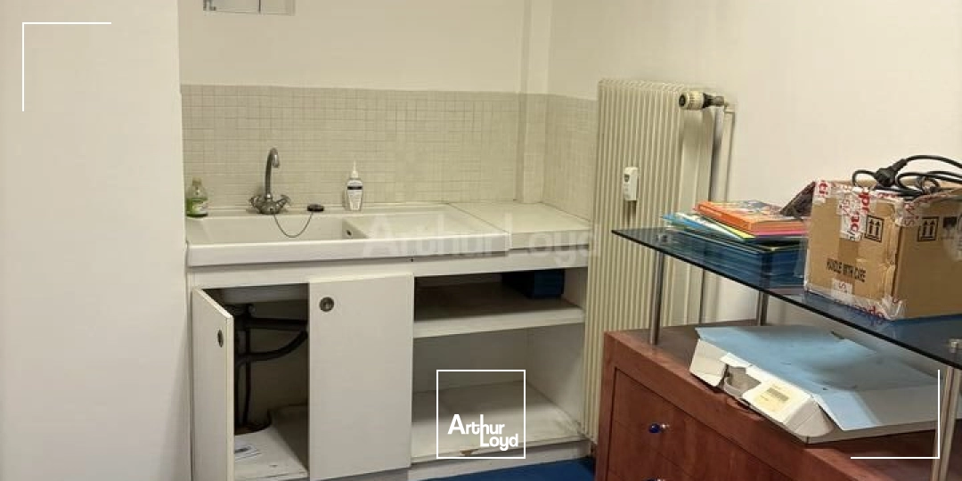 LOCAL COMMERCIAL à LOUER de 173 m²