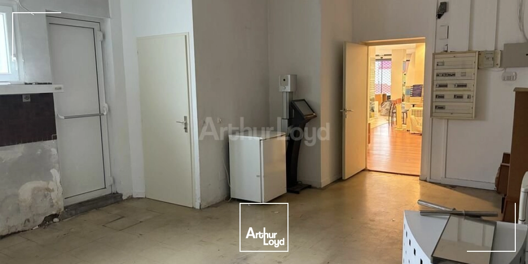 LOCAL COMMERCIAL à LOUER de 173 m²