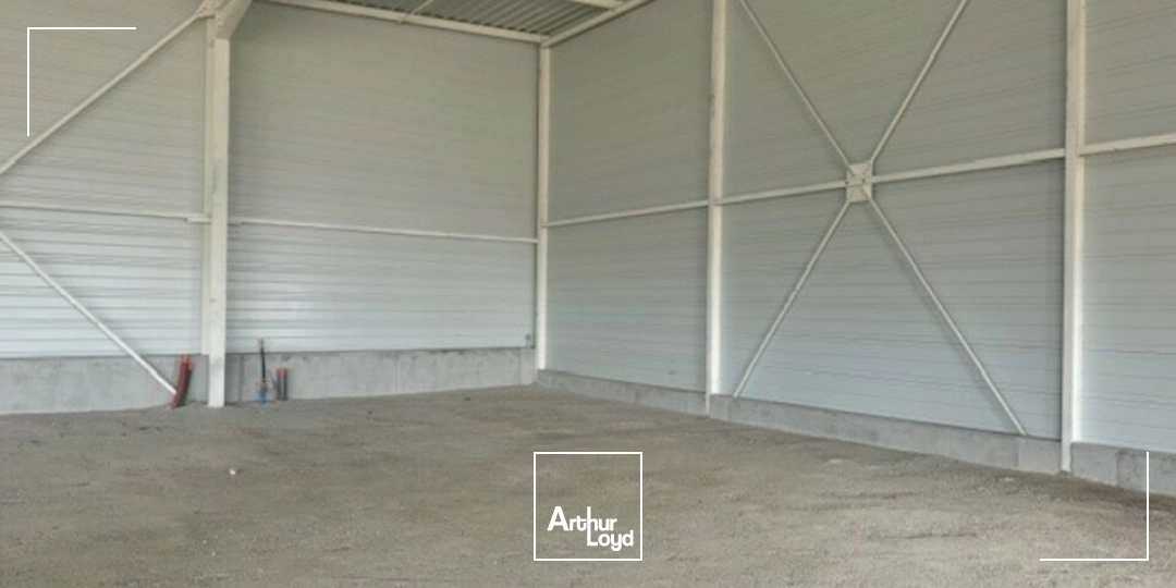 BATIMENT COMMERCIAL FACE IKEA