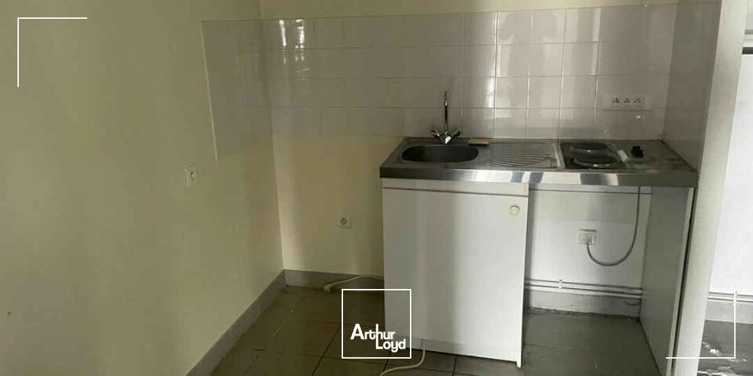 LOCAL - 110M² - LA ROCHE SUR YON 