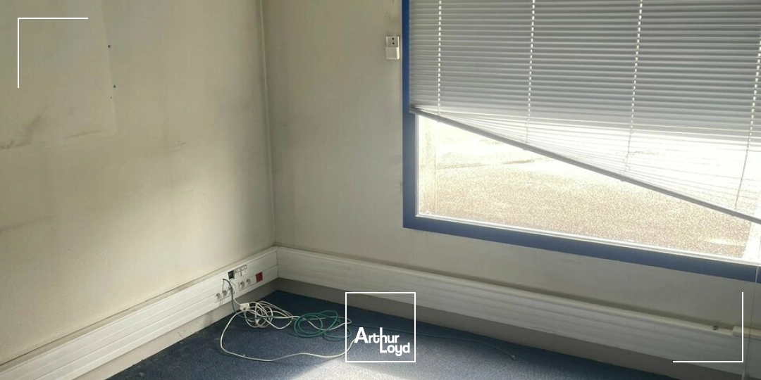 LOCAL - 110M² - LA ROCHE SUR YON 