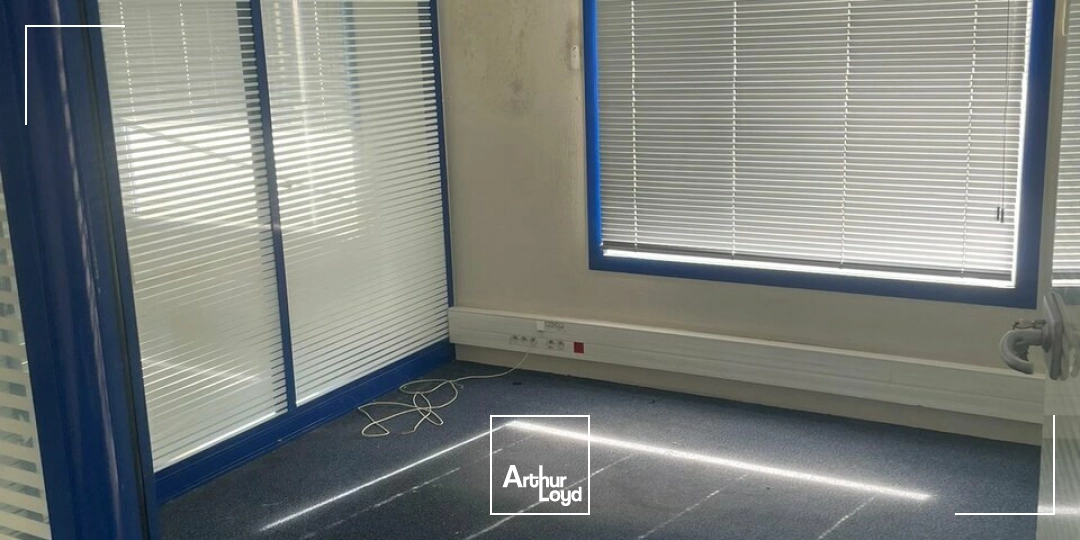 LOCAL - 110M² - LA ROCHE SUR YON 