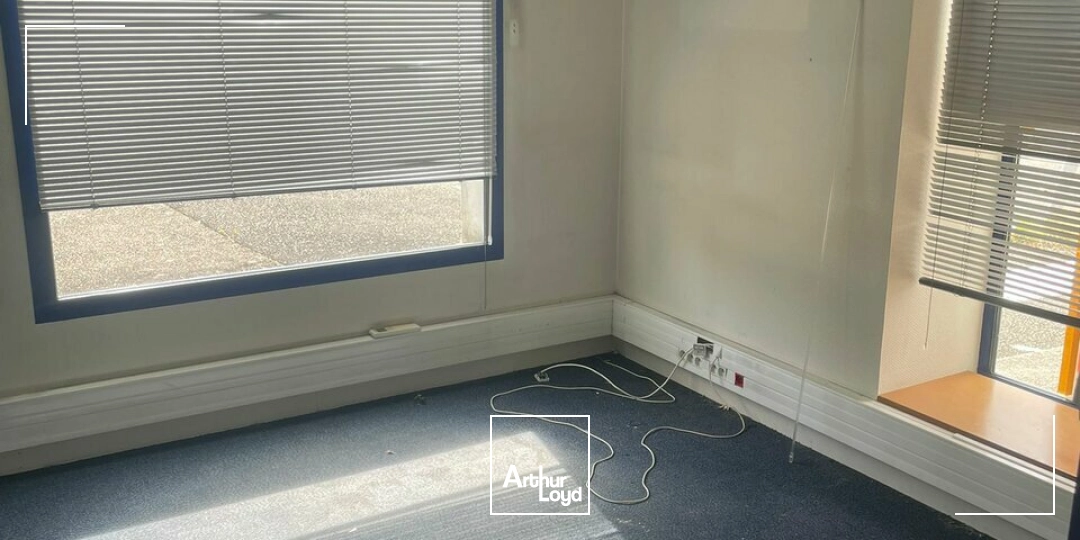 LOCAL - 110M² - LA ROCHE SUR YON 