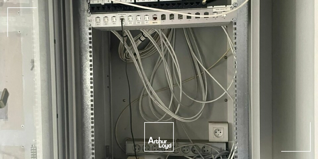 LOCAL - 110M² - LA ROCHE SUR YON 