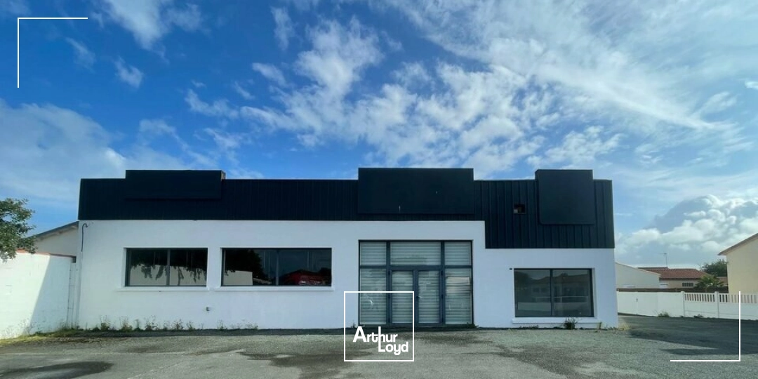 LOCATION  LOCAL COMMERCIAL DE 360 M²  JARD-SUR-MER 