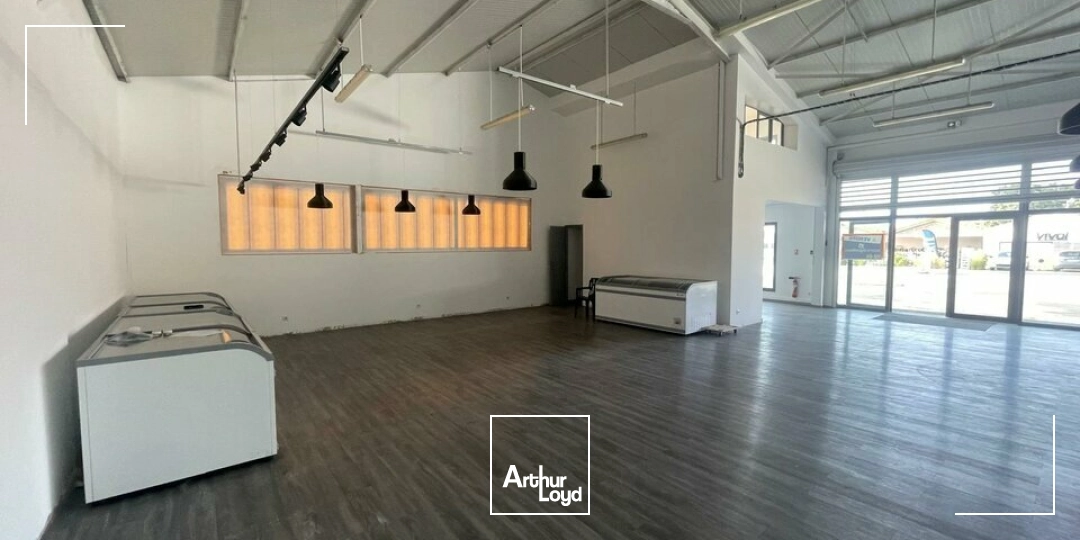 LOCATION  LOCAL COMMERCIAL DE 360 M²  JARD-SUR-MER 