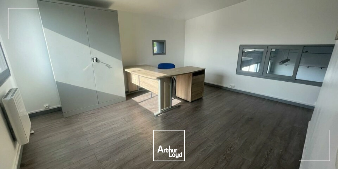 LOCATION  LOCAL COMMERCIAL DE 360 M²  JARD-SUR-MER 