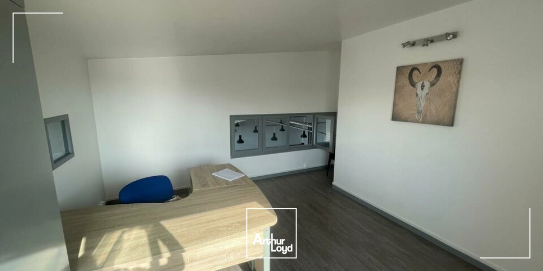 LOCATION  LOCAL COMMERCIAL DE 360 M²  JARD-SUR-MER 