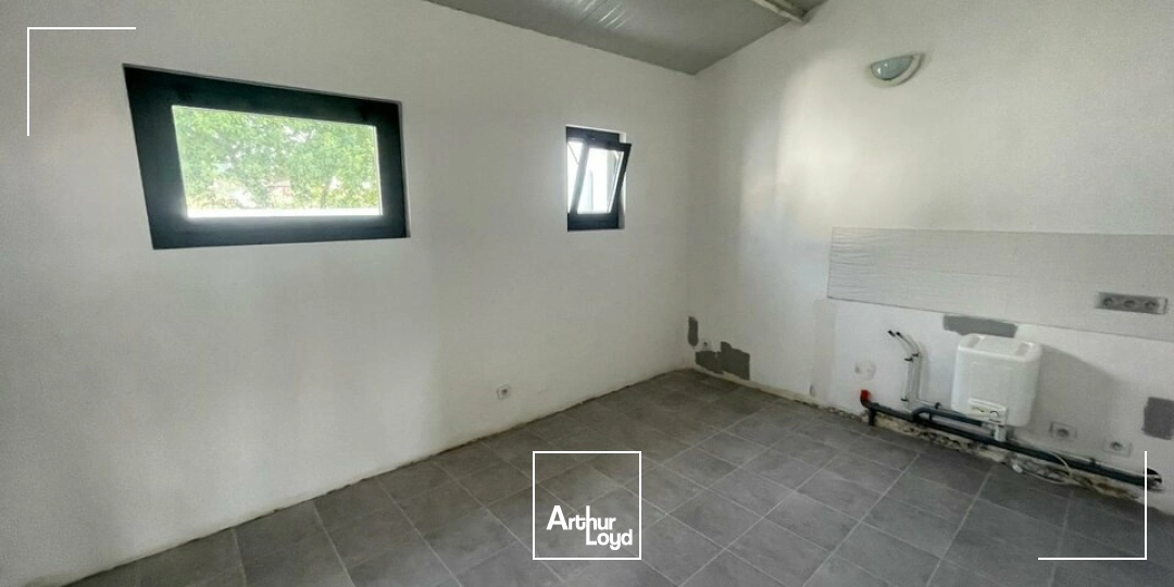 LOCATION  LOCAL COMMERCIAL DE 360 M²  JARD-SUR-MER 