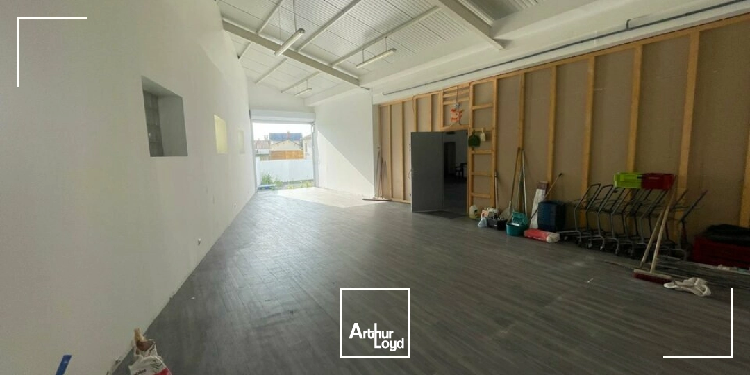 LOCATION  LOCAL COMMERCIAL DE 360 M²  JARD-SUR-MER 