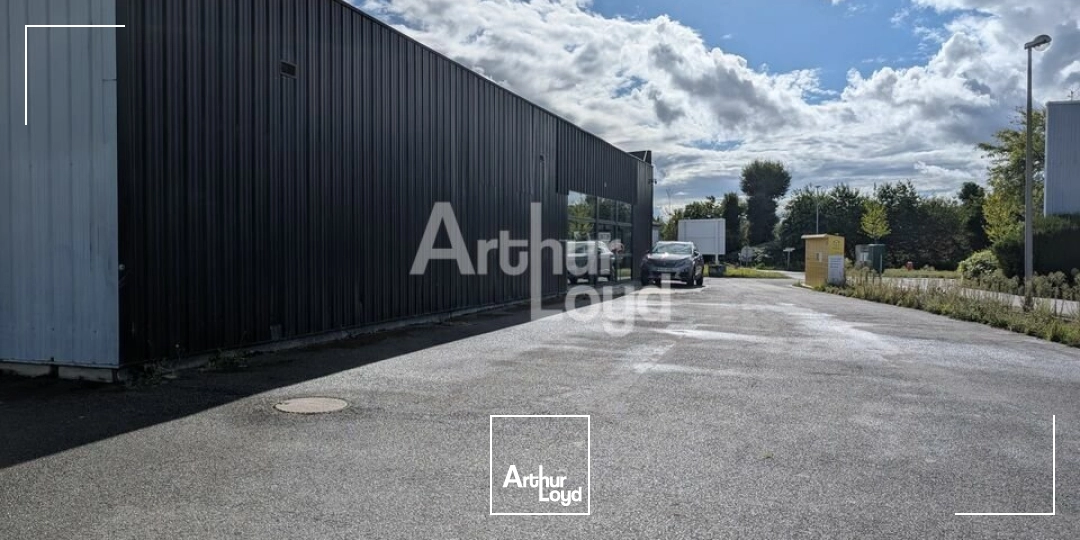 MELESSE - LOCAL COMMERCIAL A LOUER - 535 M²