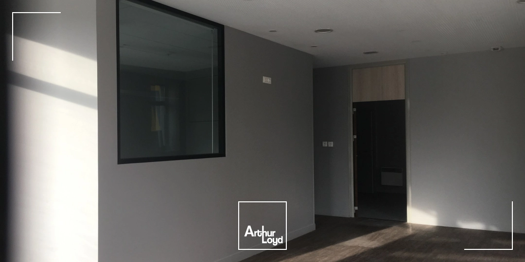 LOCAUX COMMERCIAUX DE 70M2 - A LOUER 