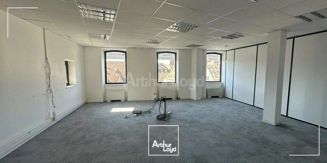 BUREAUX à VENDRE de 1661 m²