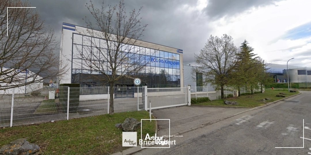 Bâtiment d'activité avec grande surface de bureaux - sur parcelle de 2500 m² - à l'achat - Chaponnay