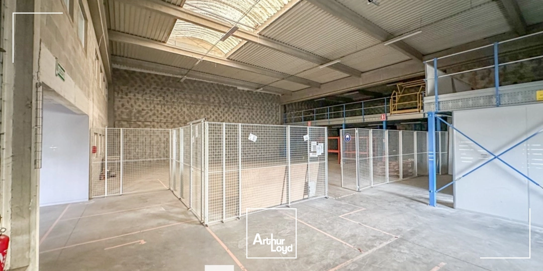 A LOUER - bâtiment d'activité / mixte - GENAS