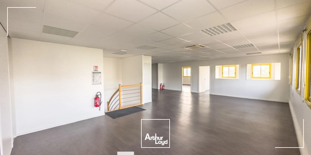 A LOUER - bâtiment d'activité / mixte - GENAS