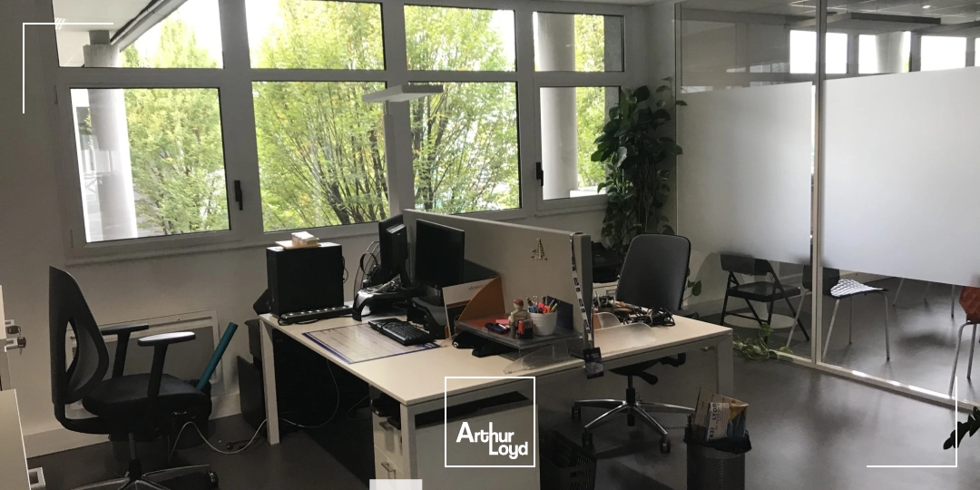 A louer - ACTIVILLAGE - Bureaux avec stationnements - Bron 