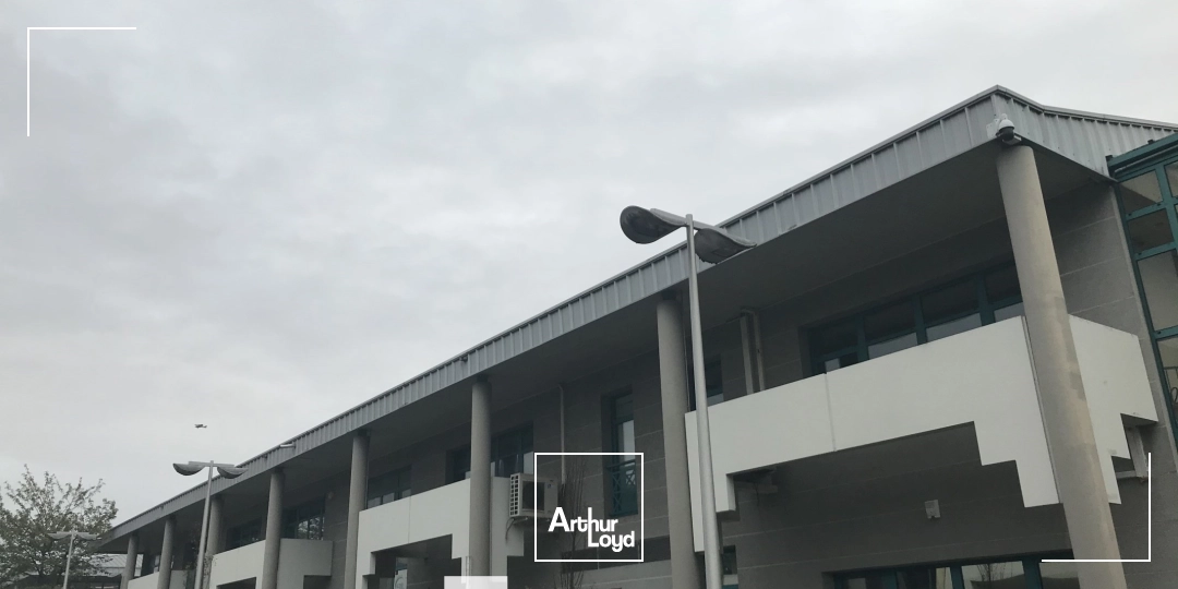 A louer - ACTIVILLAGE - Bureaux avec stationnements - Bron 