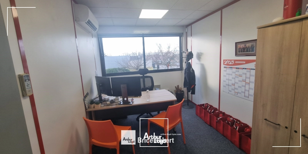 A louer - Bureaux lumineux avec partie stockage - Vaulx en Velin 