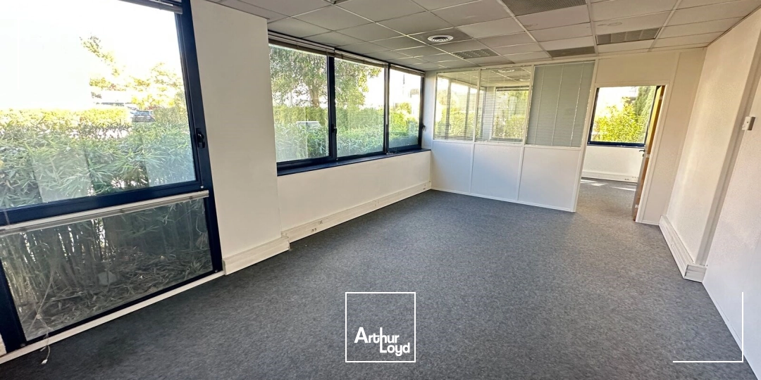 BUREAUX À LOUER AVEC PARKINGS