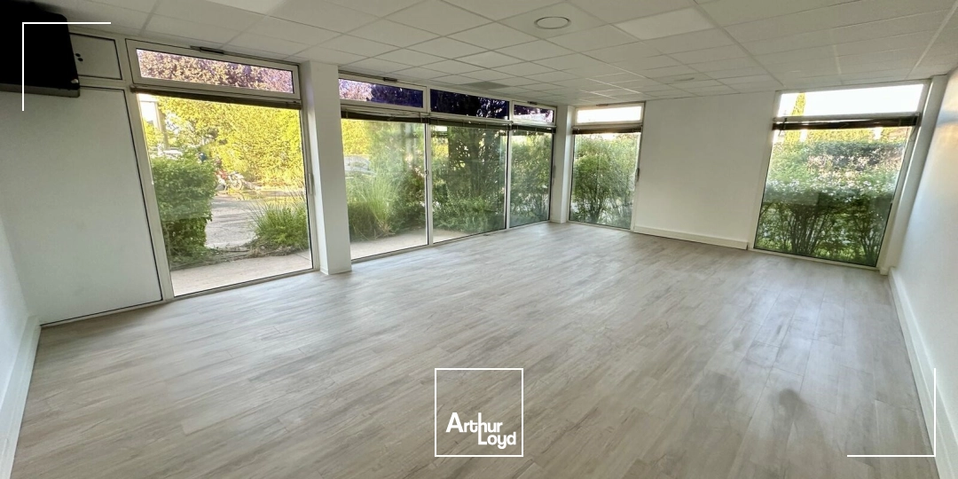 PETITE SURFACE DE BUREAUX EN REZ-DE-CHAUSSÉE À LOUER