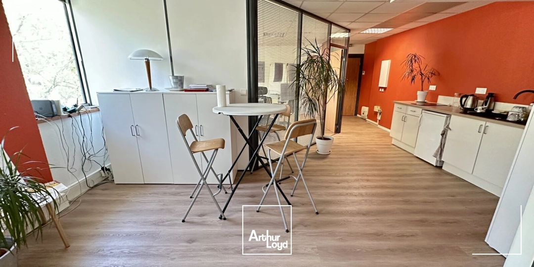 EXCLUSIVITÉ - BUREAUX À VENDRE AVEC PARKING DE STANDING