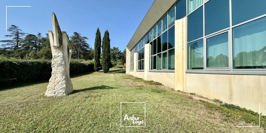 EXCLUSIVITÉ - BUREAUX À VENDRE AVEC PARKING DE STANDING