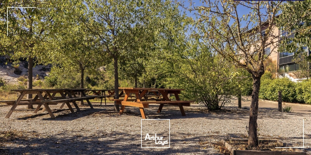 Surfaces rénovées à louer dans le parc de la Duranne