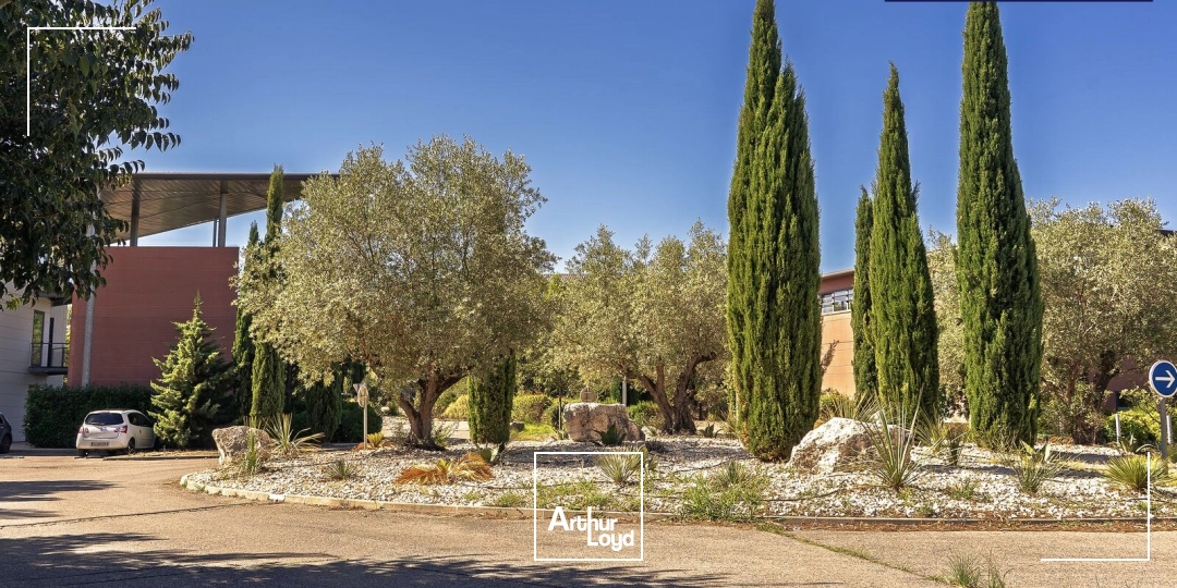 Surfaces rénovées à louer dans le parc de la Duranne
