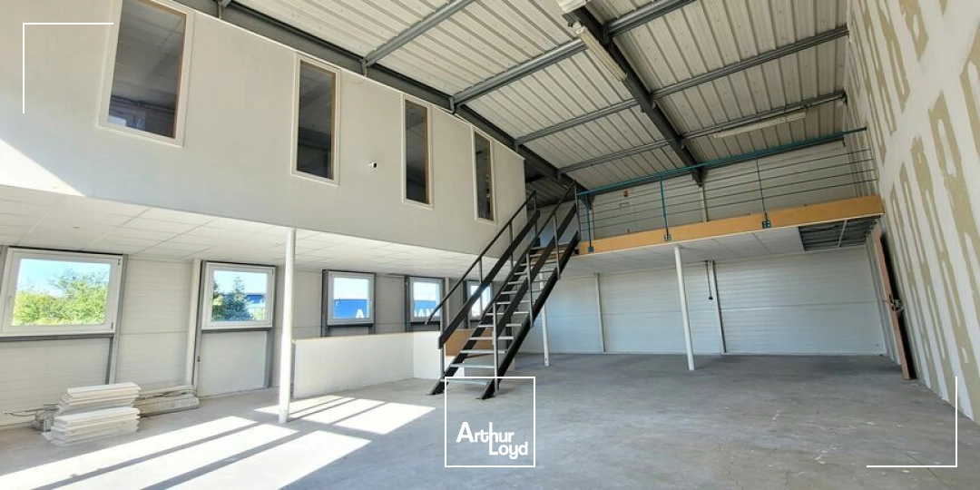 LOCAL D'ACTIVITE - ENTREPOT à LOUER de 430 m²
