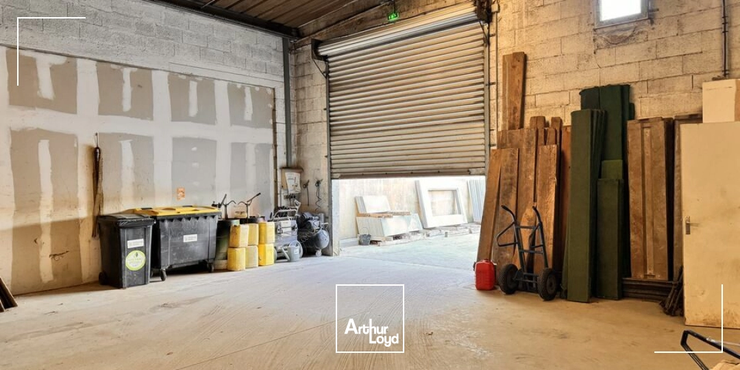 TOURES EST MONTLOUIS - A VENDRE BÄTIMENT DE 792 M² - IDEAL OCCUPANT INVESTISSEUR