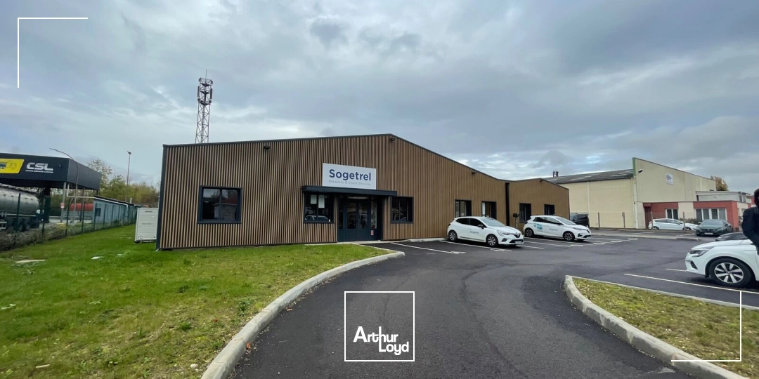 A Louer - Local d'activité d'environ 710 m2 