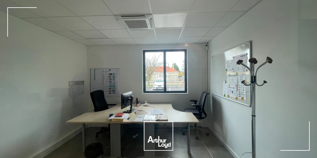 A Louer - Local d'activité d'environ 710 m2 