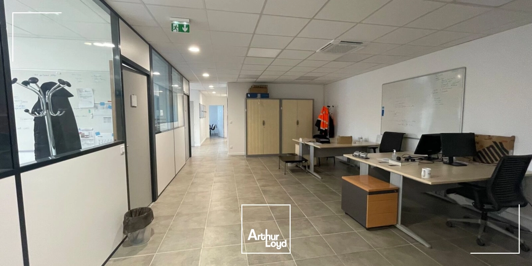 A Louer - Local d'activité d'environ 710 m2 