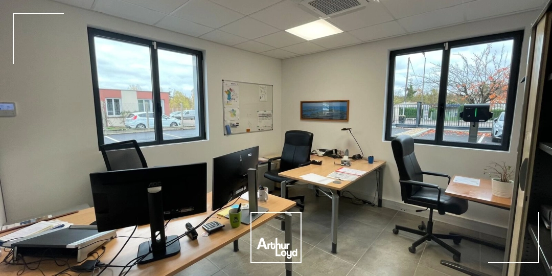 A Louer - Local d'activité d'environ 710 m2 