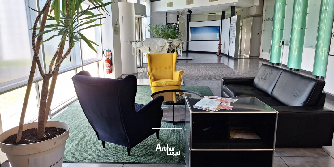 LOCATION DE BUREAUX A ECHIROLLES PARC SUD GALAXIE AVEC PARKINGS 