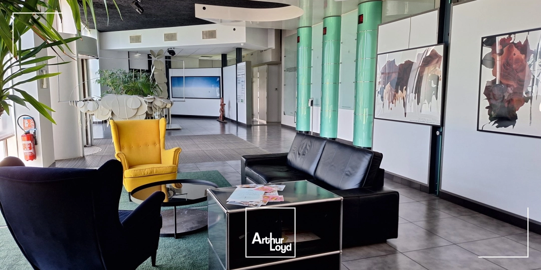 LOCATION DE BUREAUX A ECHIROLLES PARC SUD GALAXIE AVEC PARKINGS 