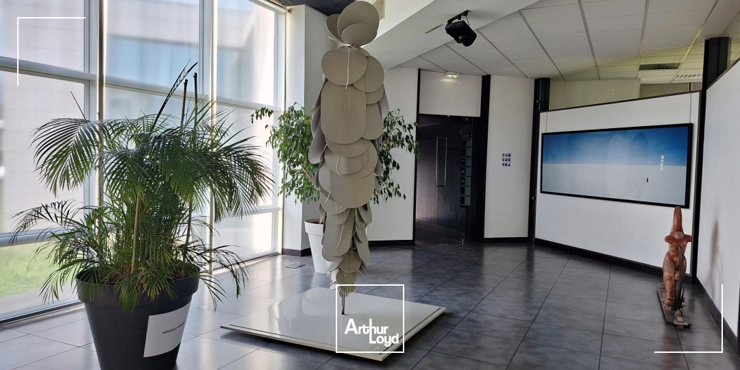 LOCATION DE BUREAUX A ECHIROLLES PARC SUD GALAXIE AVEC PARKINGS 