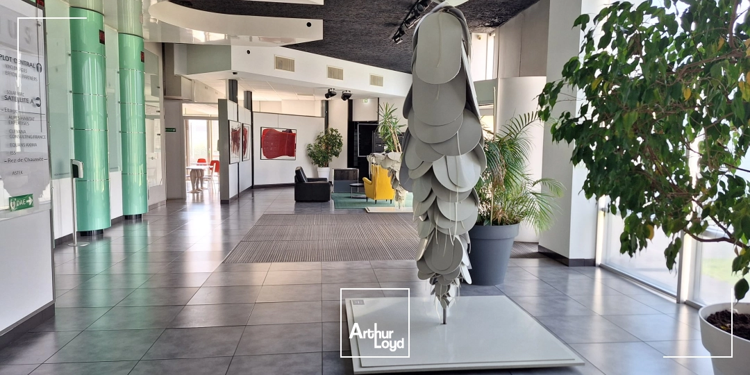 LOCATION DE BUREAUX A ECHIROLLES PARC SUD GALAXIE AVEC PARKINGS 