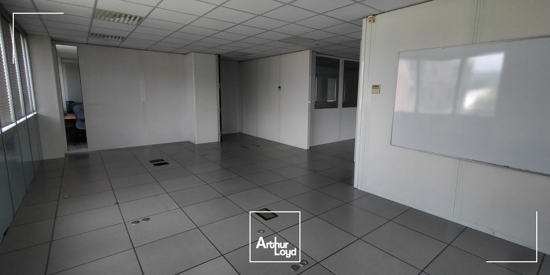 LOCATION DE BUREAUX A ECHIROLLES PARC SUD GALAXIE AVEC PARKINGS 